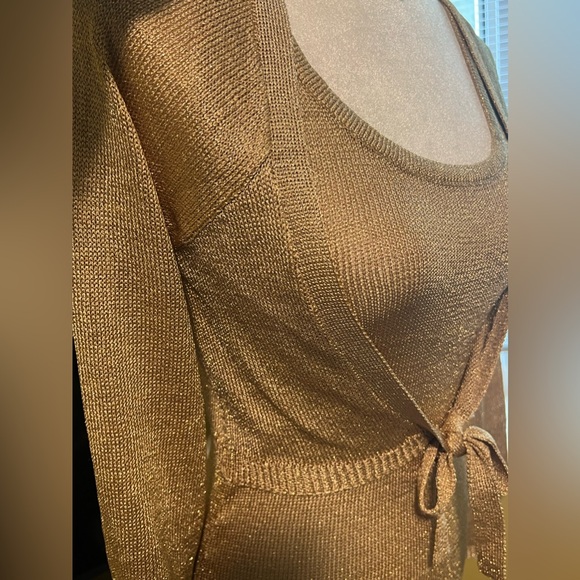 Marciano 2-piece gold metallic top-vintage - Picture 13 of 13